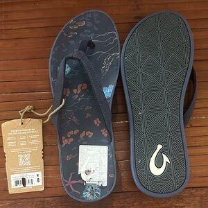 Navy OluKai Slippers Sz 8 Barrier Reef Sandals NWT